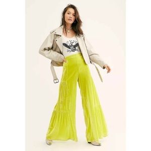 NWT FREE PEOPLE woman’s pop star yellow pants